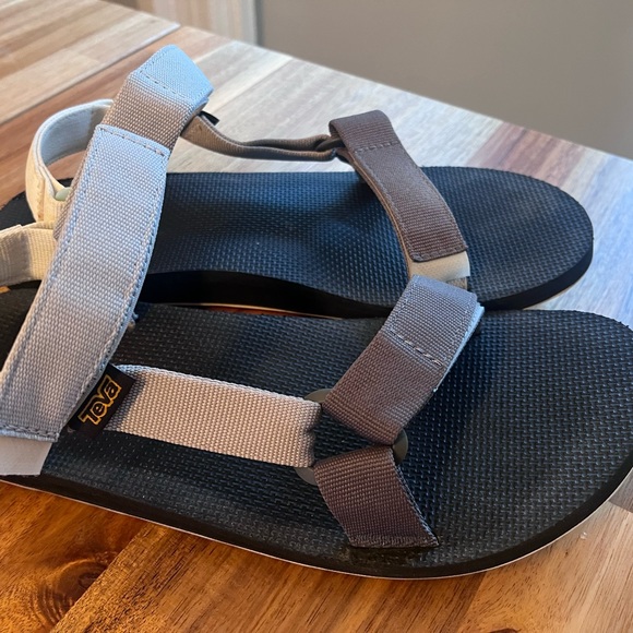 TEVA Men’s Sandals - Size 10 - worn once - Picture 2 of 4